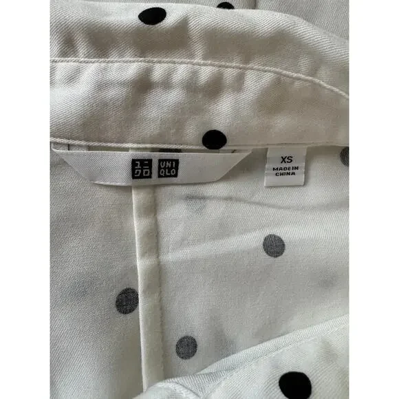 Uniqlo | 100% Rayon White + Black Polka Dot Short Sleeve Button Down | Size XS - Picture 4 of 6